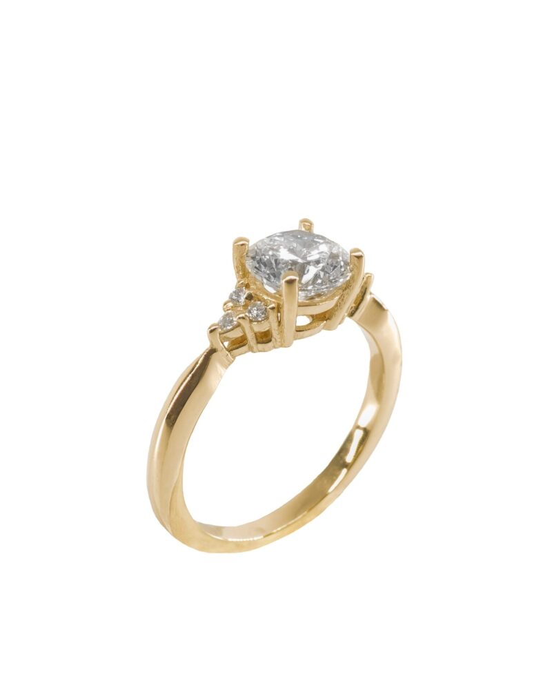 Pierscionek zloty stojacy