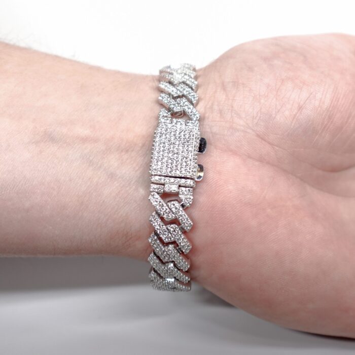 bransoleta gruba na lapie zapiecie bransoleta gruba na lapie zapiecie